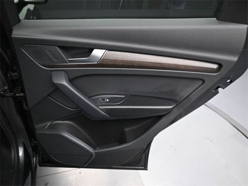 Used 2025 Audi Q5 2.0T Premium image 32