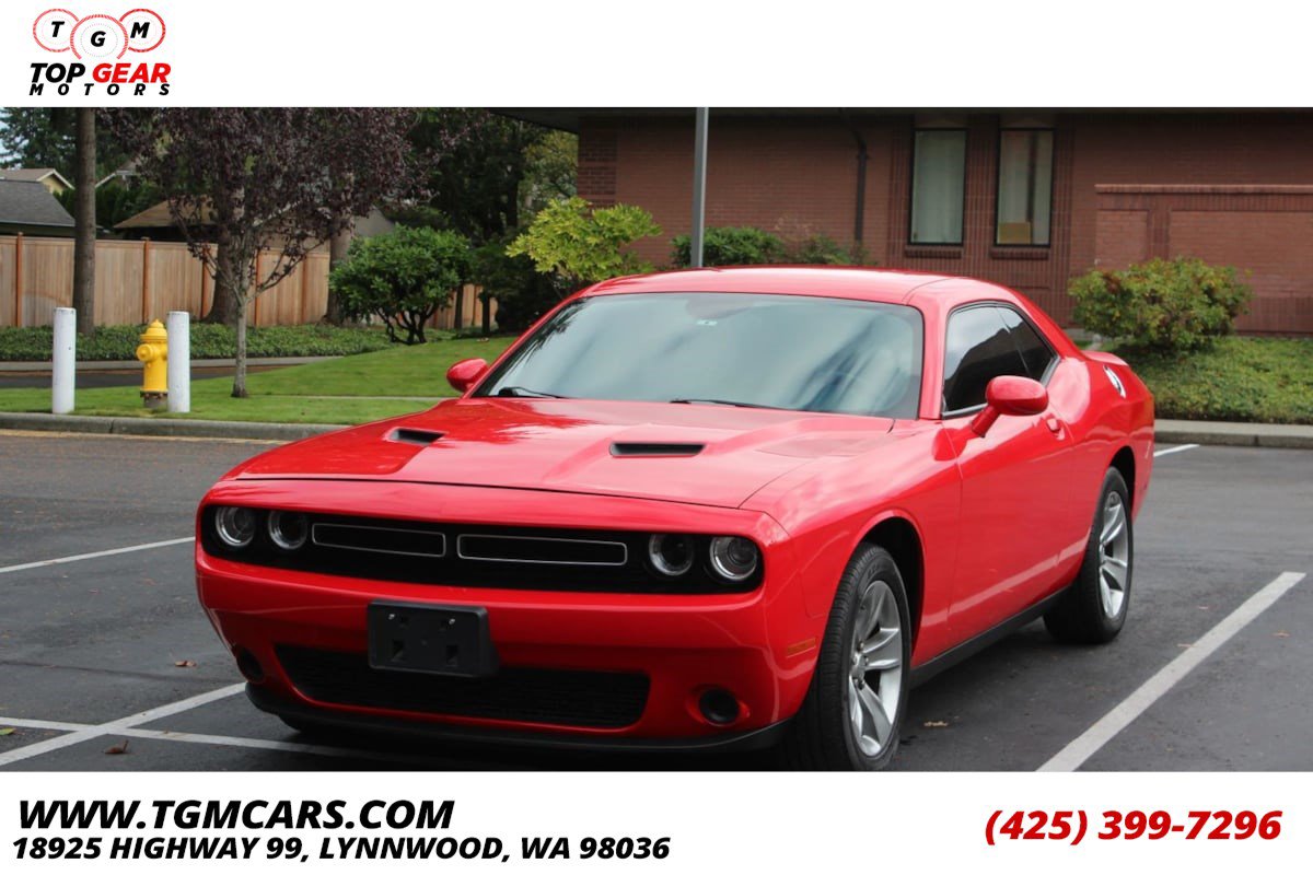 Used 2019 Dodge Challenger SXT RWD image 1