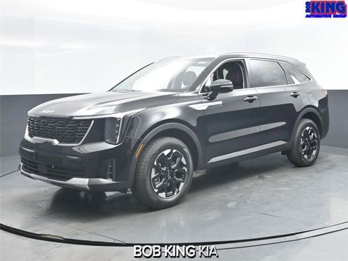 Used 2025 Kia Sorento S image 1