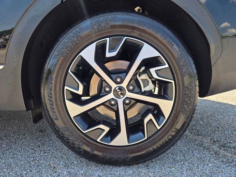 Used 2025 Kia Sportage EX FWD image 28