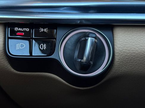 Used 2018 Porsche Panamera 4 image 32