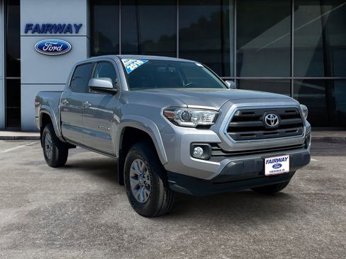 Used 2016 Toyota Tacoma SR5 w/ SR5 Appearance Package (SN) image 2