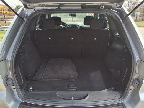 Used 2018 Jeep Grand Cherokee Laredo image 23