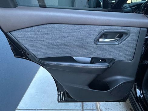 Used 2021 Nissan Rogue SV image 11