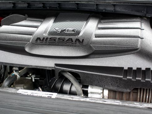 Used 2022 Nissan Titan SV w/ SV Convenience Package image 43