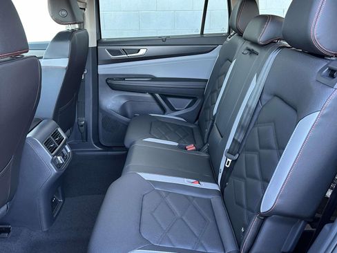 New 2026 Volkswagen Atlas Peak Edition image 13