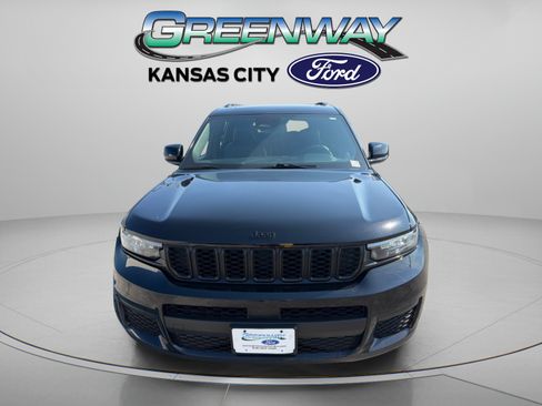 Used 2024 Jeep Grand Cherokee L Laredo AWD/4WD image 2