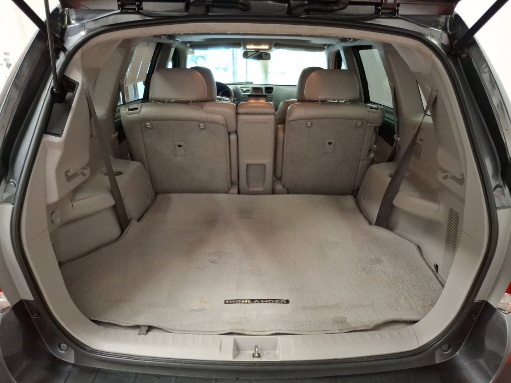 Used 2012 Toyota Highlander Limited w/ Tow Pkg AWD/4WD image 11