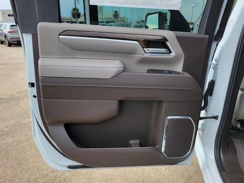 New 2025 GMC Sierra 2500 SLE w/ SLE Value Package; image 24