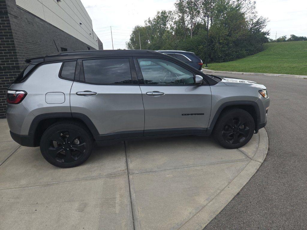 Used 2019 Jeep Compass Latitude AWD/4WD image 2