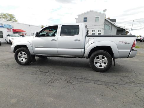 Used 2013 Toyota Tacoma 4x4 Double Cab w/ TRD Sport Pkg image 4