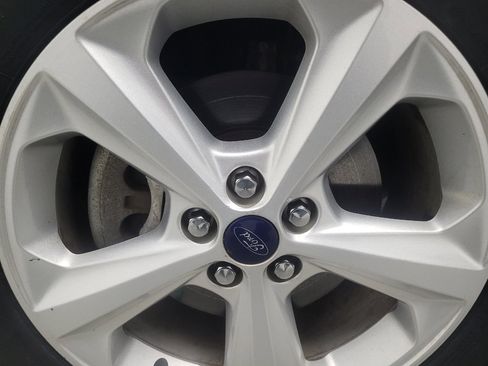 Used 2018 Ford Edge SE image 31