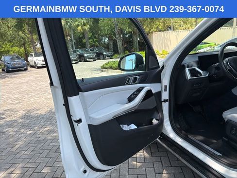 Certified 2024 BMW X5 xDrive40i w/ Premium Package AWD/4WD image 17