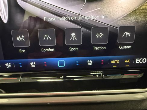 Certified 2025 Volkswagen ID.4 Pro S AWD/4WD image 17