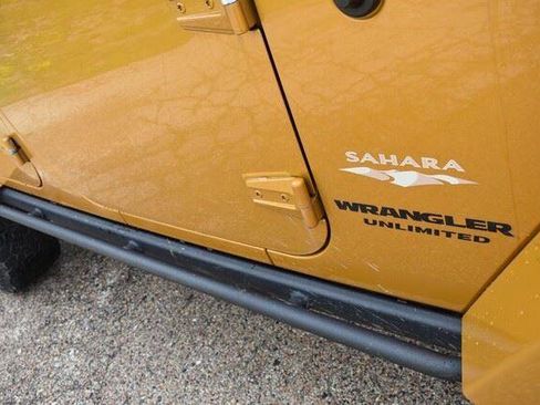 Used 2014 Jeep Wrangler Unlimited Sahara w/ Connectivity Group AWD/4WD image 14