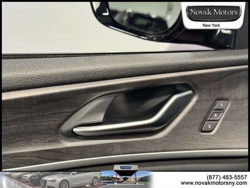 Used 2023 Jeep Grand Cherokee Limited w/ Black Appearance Package AWD/4WD image 14