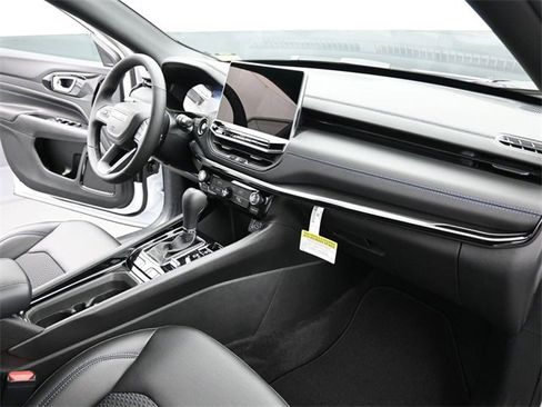 New 2026 Jeep Compass Latitude image 25