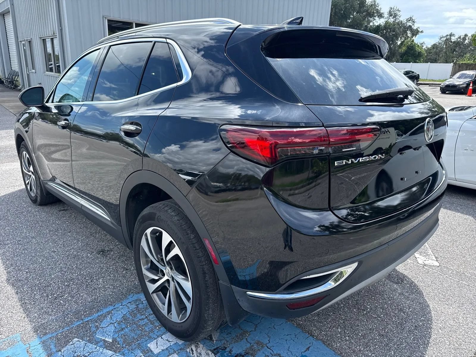 Used 2022 Buick Envision Essence w/ Safety Package FWD image 11