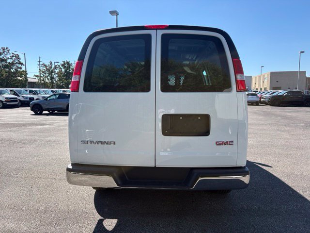 Used 2025 GMC Savana 2500 w/ Driver Convenience Package RWD image 4