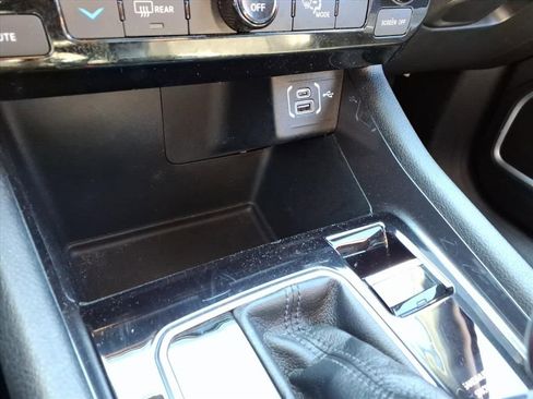 Used 2023 Jeep Compass Latitude image 21