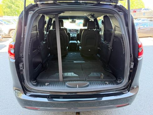 Used 2022 Chrysler Pacifica Touring-L w/ S Appearance Package AWD/4WD image 28