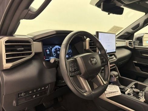 Used 2025 Toyota Tundra Limited AWD/4WD image 57
