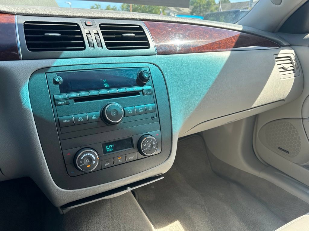 Used 2010 Buick Lucerne CXL FWD image 17