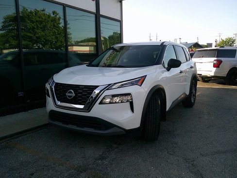 Used 2022 Nissan Rogue S FWD image 2