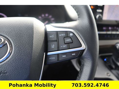 Used 2021 Toyota Sienna XLE w/ XLE Plus Package FWD image 14