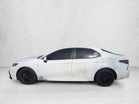 Used 2021 Toyota Camry SE image 8