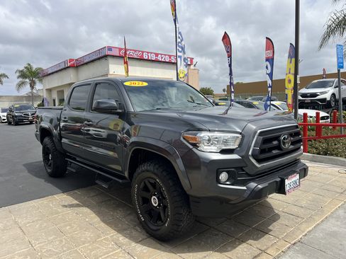 Used 2022 Toyota Tacoma SR5 RWD image 2