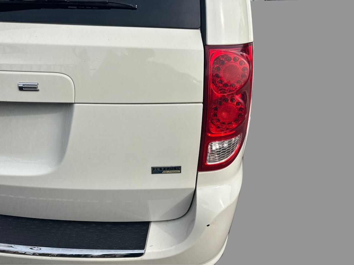 Used 2013 Dodge Grand Caravan SE w/ SE Plus Group FWD image 32
