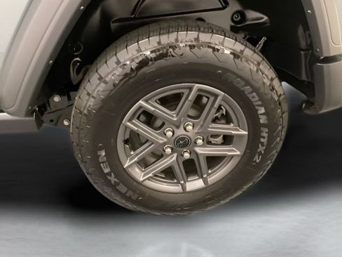 Used 2025 Jeep Wrangler Sport AWD/4WD image 28