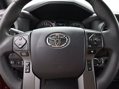 Used 2023 Toyota Tacoma TRD Off-Road AWD/4WD image 15