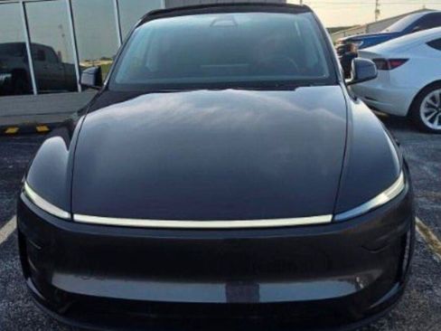 Used 2026 Tesla Model Y AWD image 1