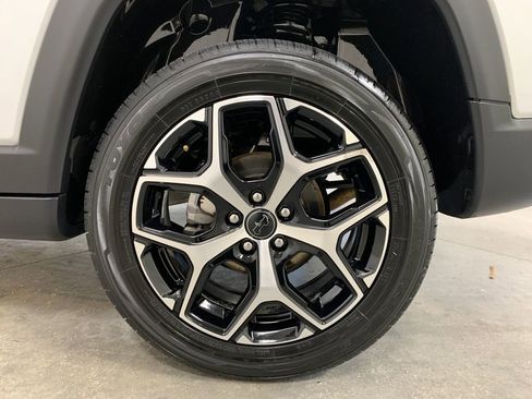 Used 2025 Jeep Compass Limited AWD/4WD image 4