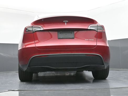 Used 2025 Tesla Model Y Long Range image 29