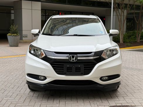 Used 2018 Honda HR-V EX image 3