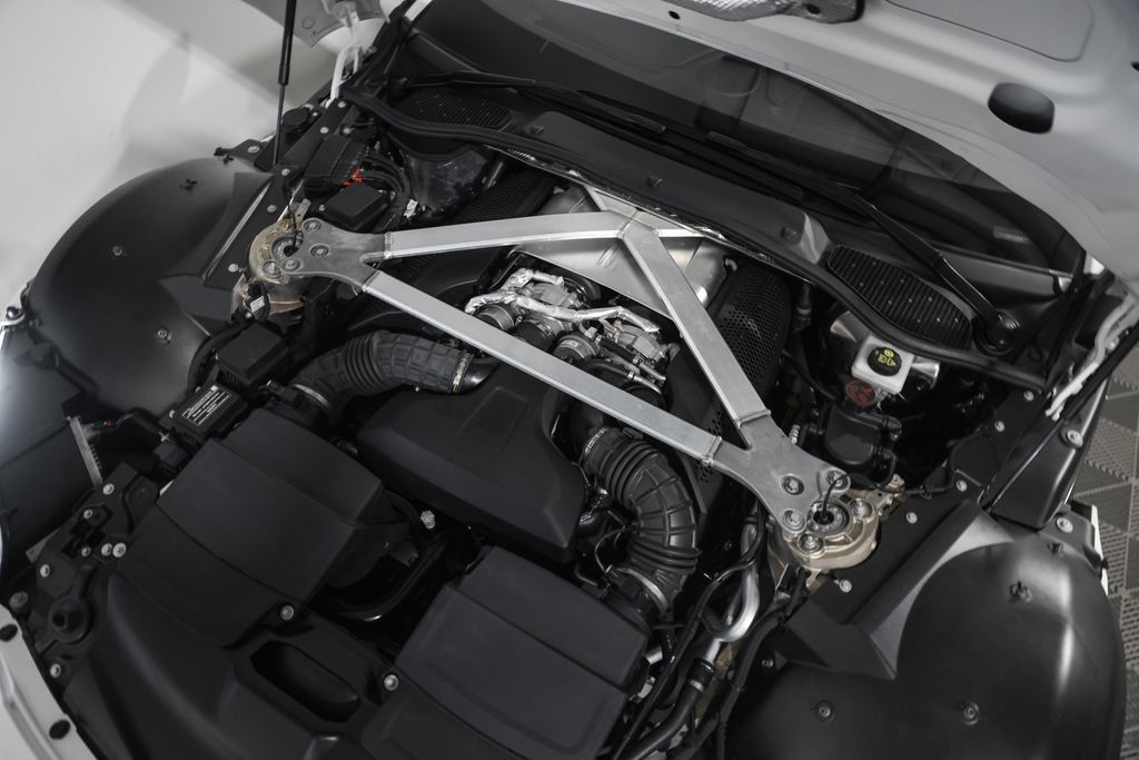 Used 2023 Aston Martin V8 Vantage Coupe RWD image 33