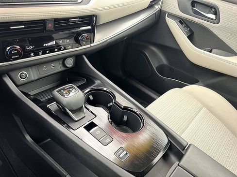 Certified 2021 Nissan Rogue SV FWD image 26