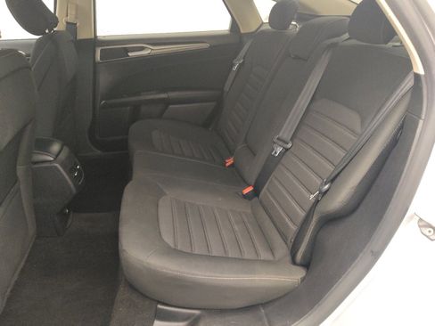 Used 2019 Ford Fusion SE image 18