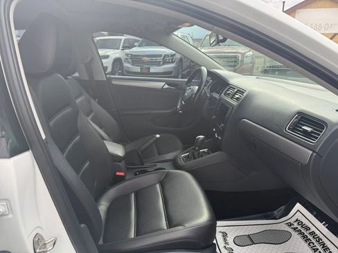 Used 2017 Volkswagen Jetta SE FWD image 16