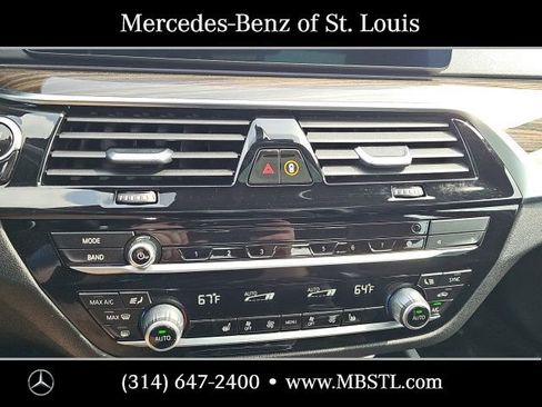 Used 2021 BMW 530i xDrive w/ Premium Package image 28