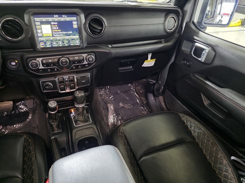 Used 2021 Jeep Gladiator Overland image 17