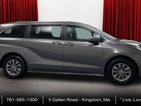 Certified 2023 Toyota Sienna LE image 4