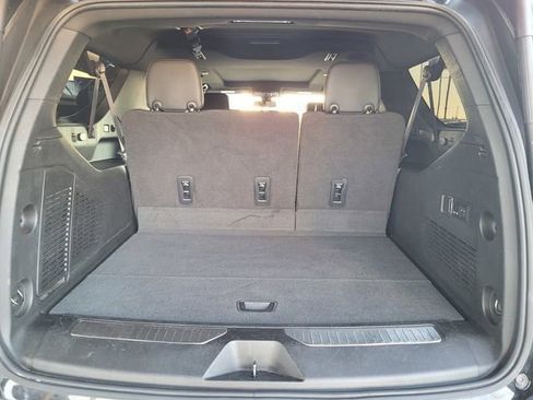 Used 2022 Chevrolet Suburban RST w/ Luxury Package image 19