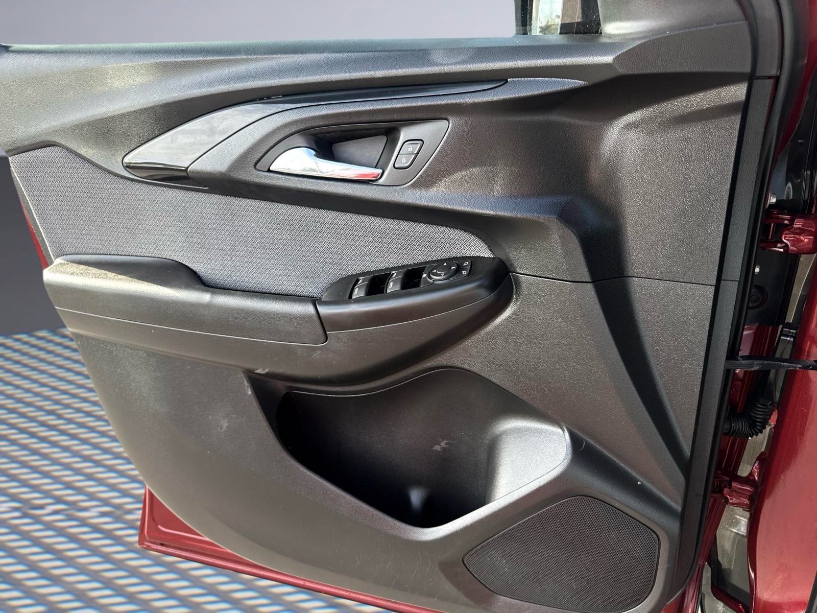 Used 2022 Chevrolet TrailBlazer LT w/ Convenience Package FWD image 18