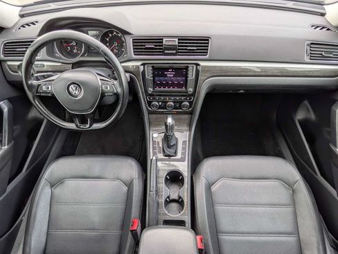 Used 2018 Volkswagen Passat 2.0T SE FWD image 22