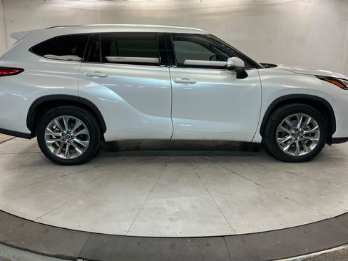 Used 2022 Toyota Highlander Limited FWD image 7