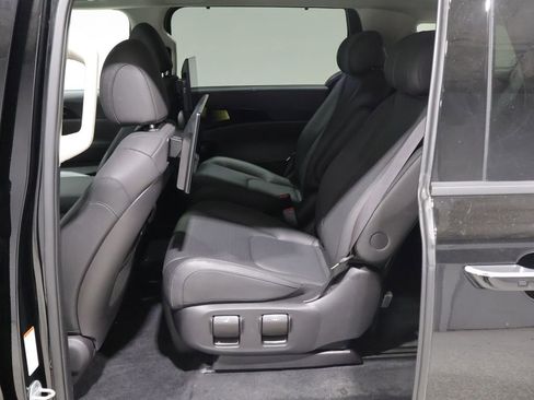 Used 2025 Kia Carnival SX Prestige FWD image 18